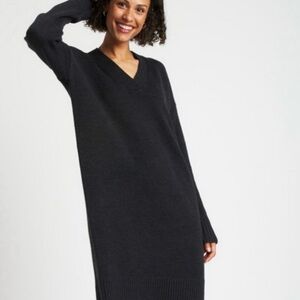 KIT AND ACE Black V-neck Sweater Midi Dress in 99% Merino wool w/nylon. Small
